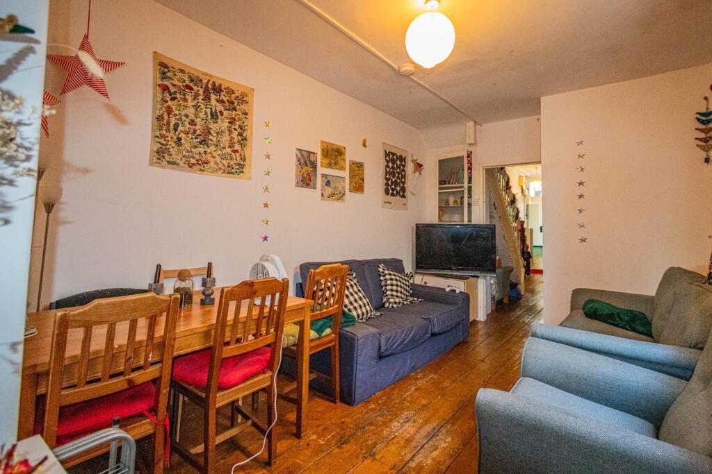 5 bedroom terraced house for rent