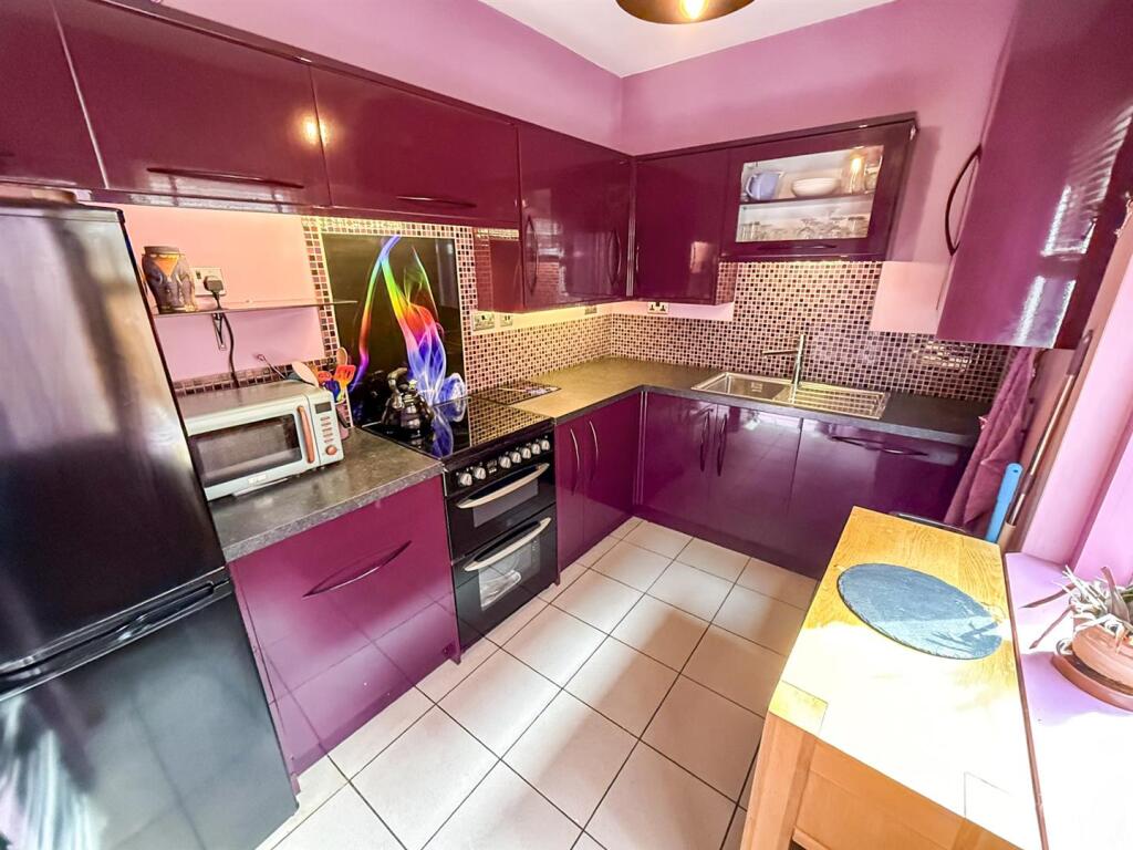 House in Shrewsbury, Oswestry - View 4