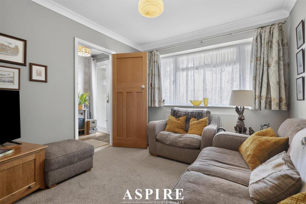 House in Southend-on-Sea - More