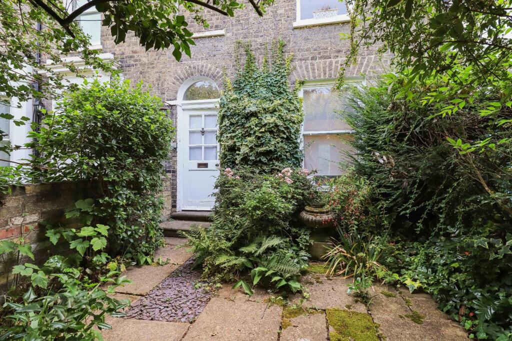 Main image of property: Melbourne Place, Cambridge