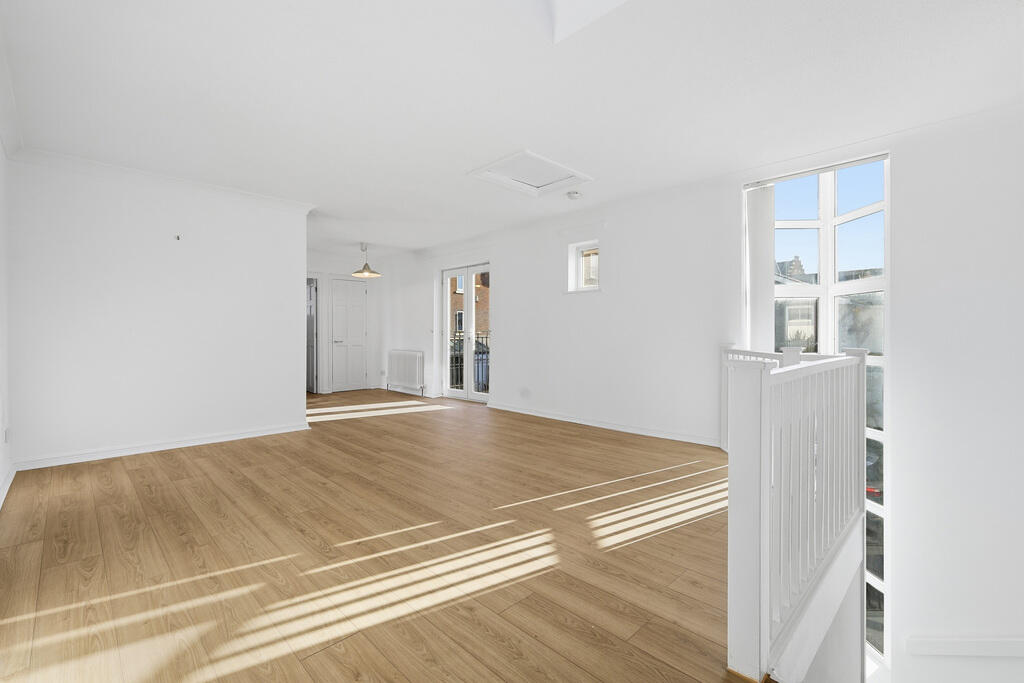 Chichester Way, Isle of Dogs E14 photo 4