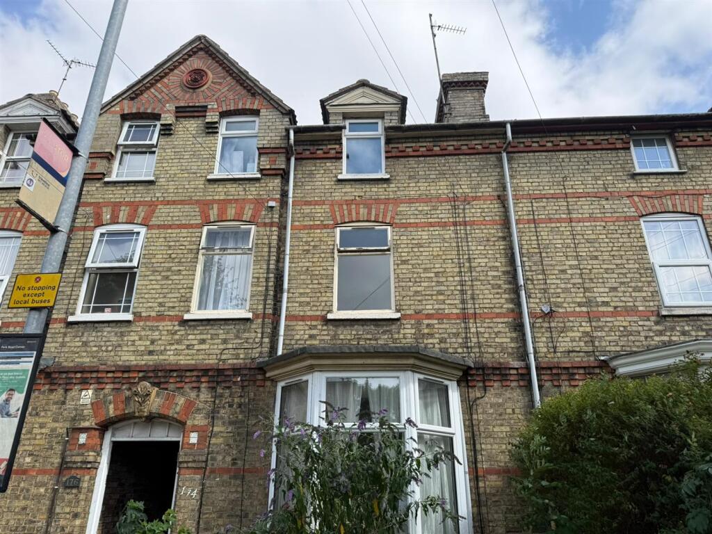 Main image of property: Studio flat