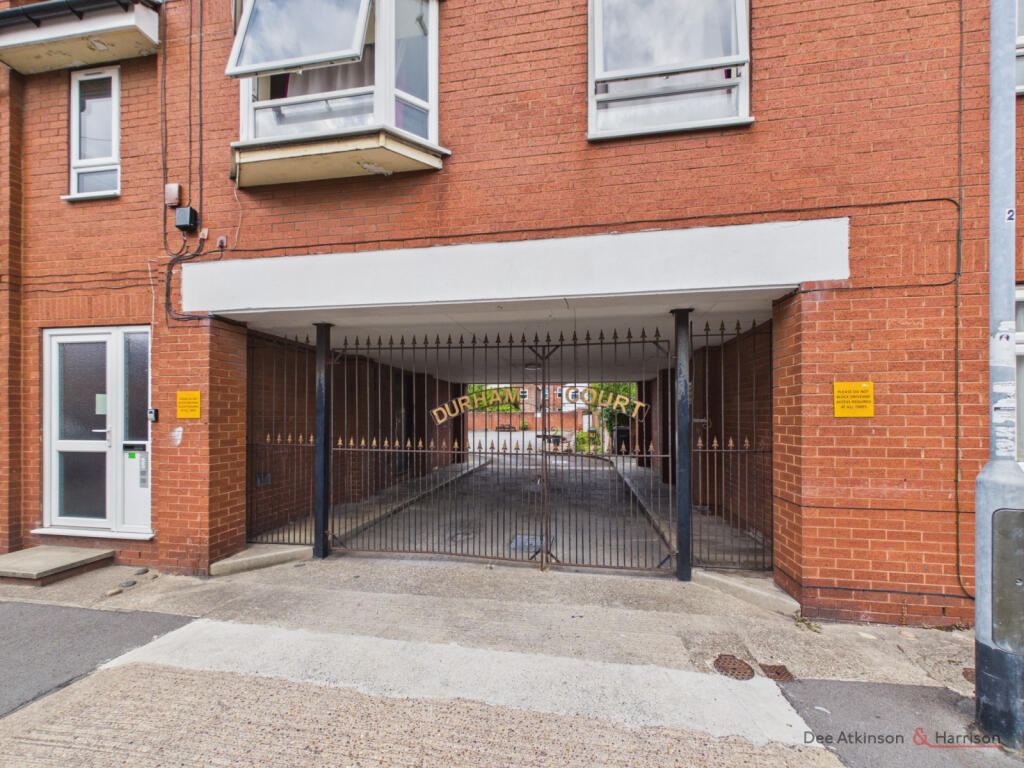 Apartment in Hull, Kingston upon Hull - More