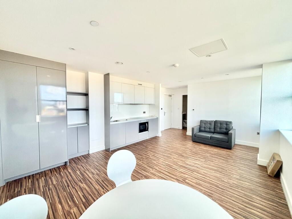 Apartment in Trafford, Greater Manchester - View 4
