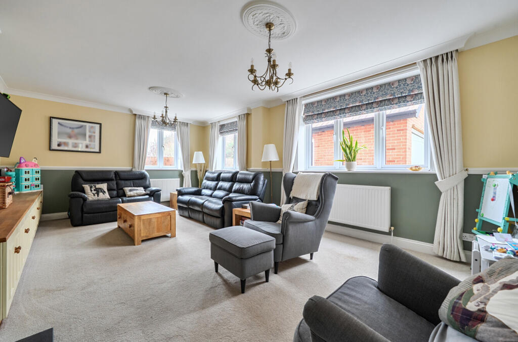 House in Three Mile Cross, Shinfield - View 3