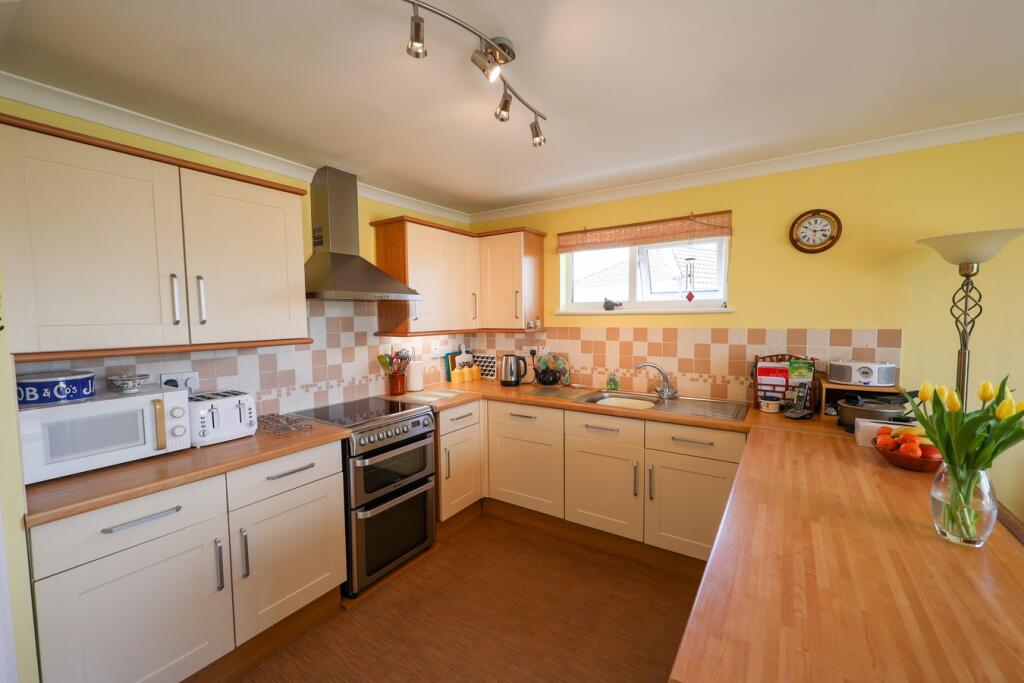 Horseshoe Close, Roche, St Austell, PL26 photo 4