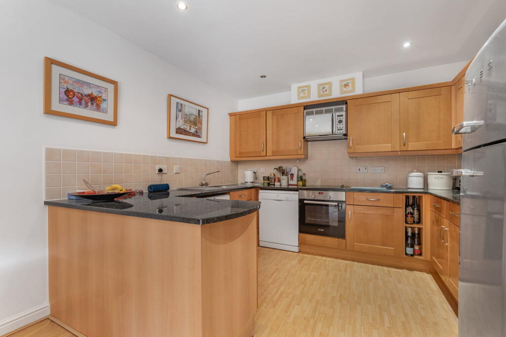 Apartment in Gloucester - View 5