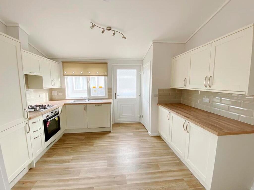 House in Pamphill, East End, Corfe Mullen - View 4