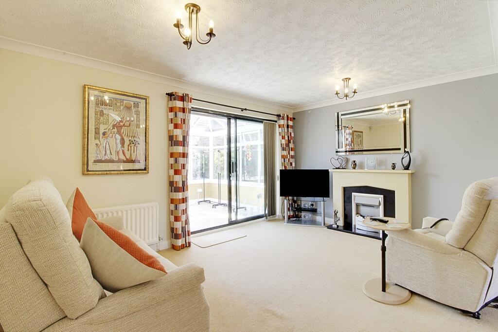 House in South Kesteven, Halfleet, Market Deeping - More