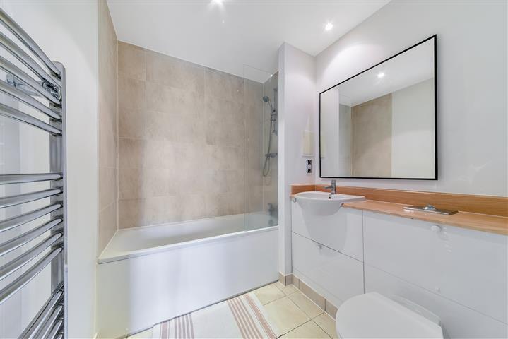 Apartment in London - View 5