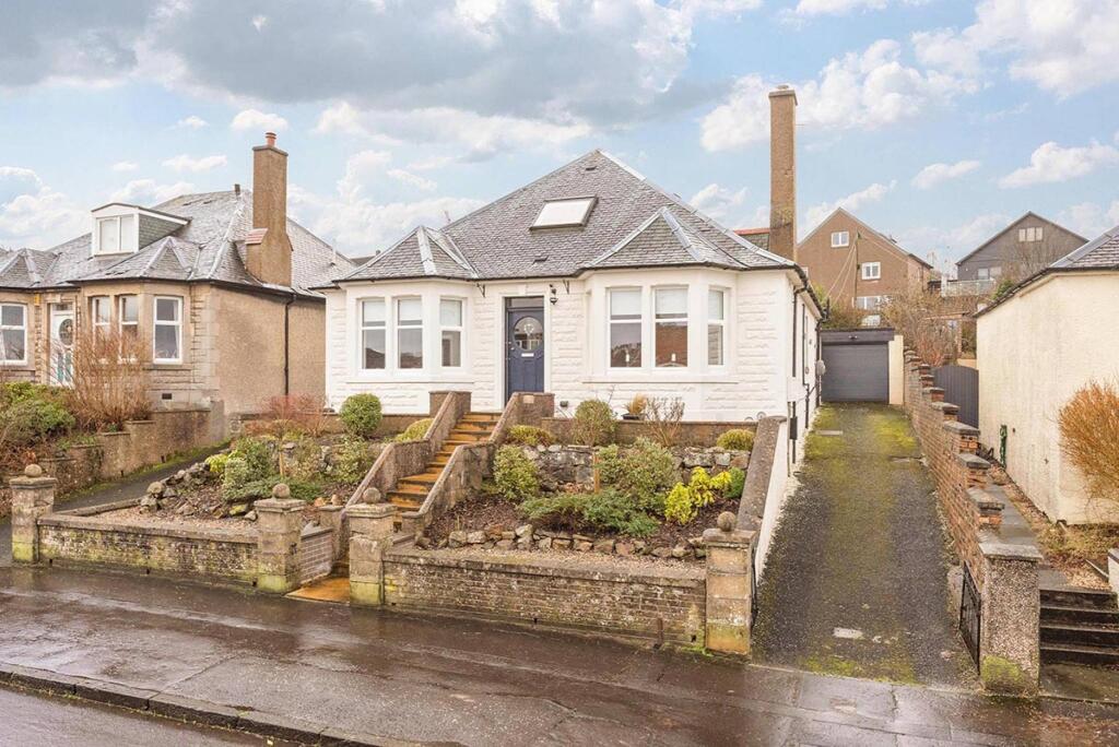 3-bed detached on 27 Garvock Terrace, Dunfermline, KY12 7UP, £380,000