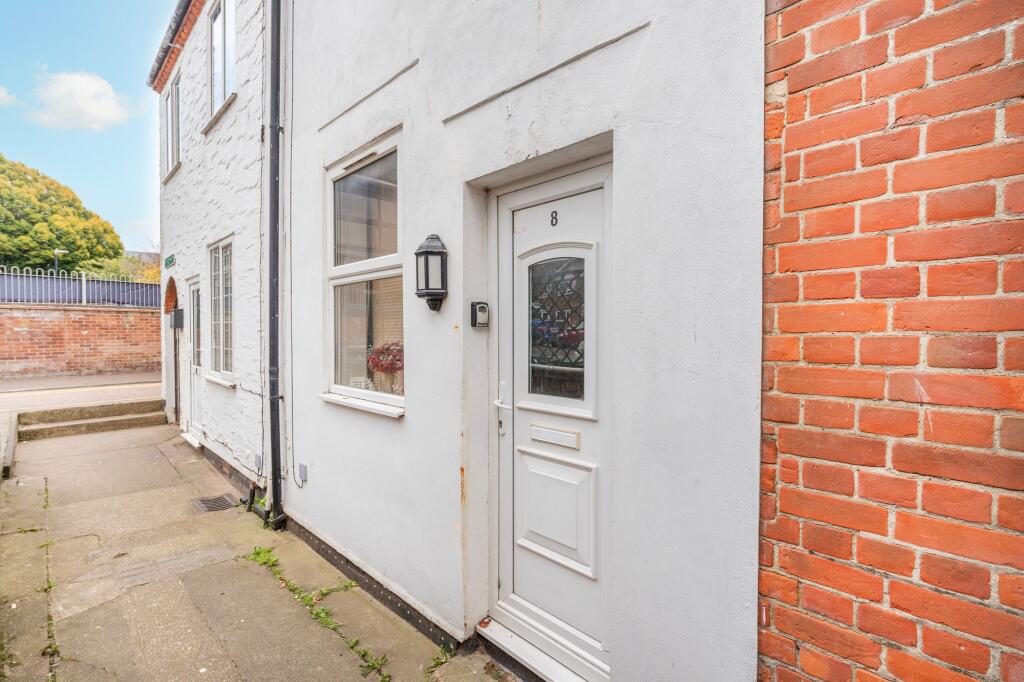 2-bed terraced on North Quay, Great Yarmouth, NR30 1JD, £110,000