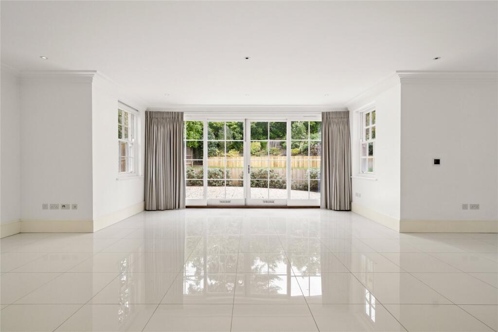 Sandy Lane, Cobham, Surrey, KT11 – další
