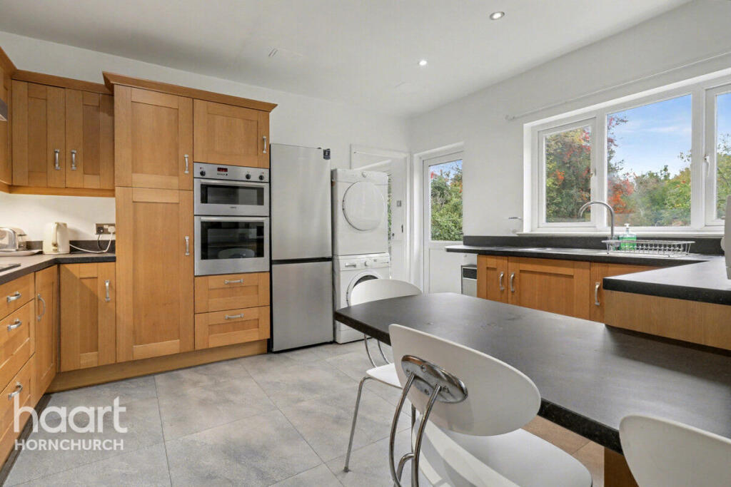 Edison Avenue, Hornchurch photo 4