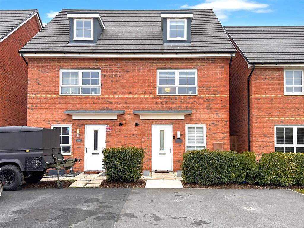 Main image of property: Phoenix Lane, Fernwood, Newark