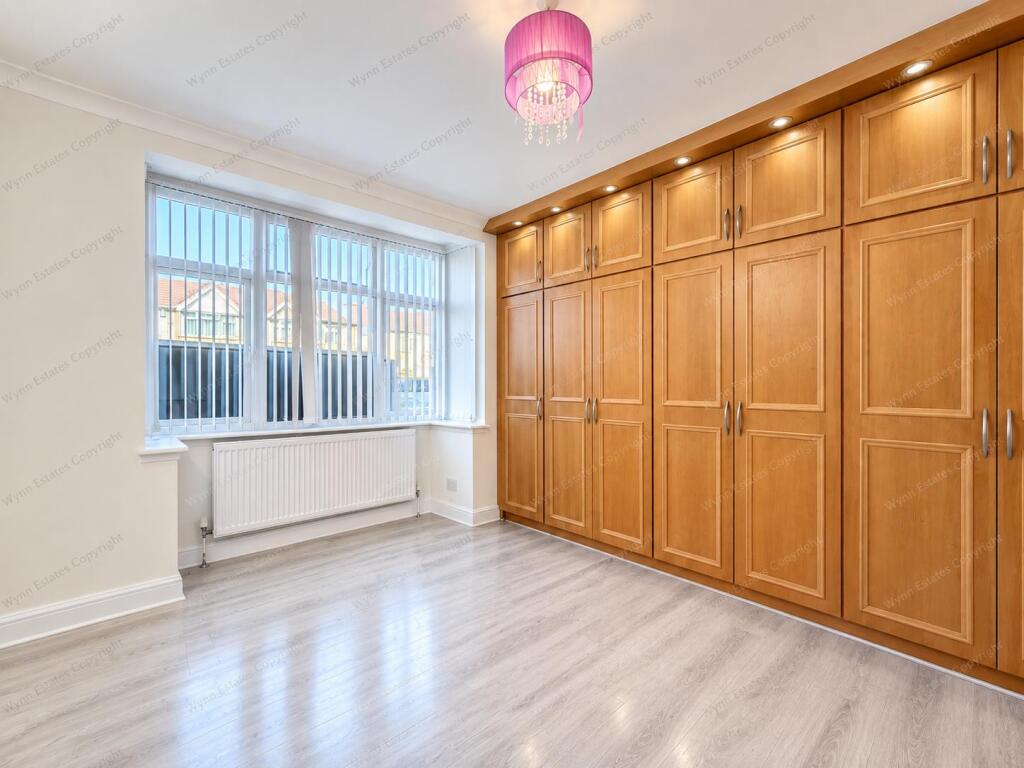 House in Twickenham - View 3