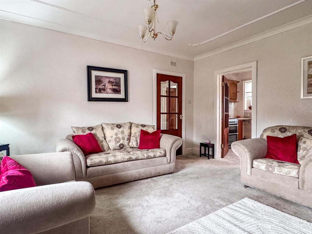 House in Motherwell, Knowetop, Airbles - More