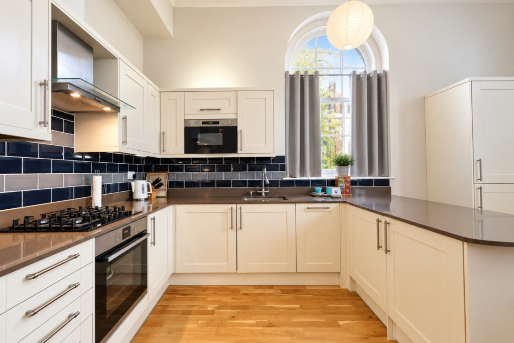 Apartment in Southall - View 4