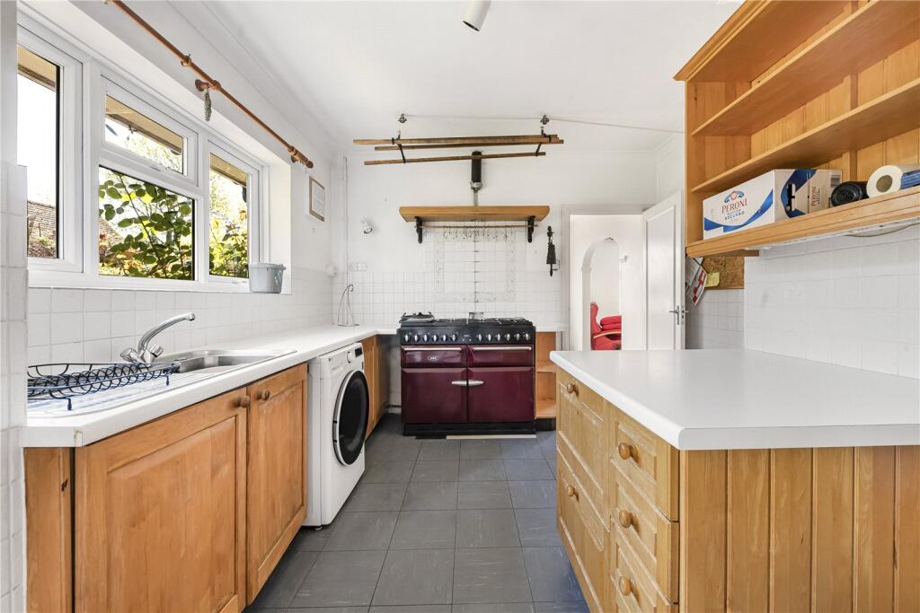 House in Haywards Heath, Bolney - More