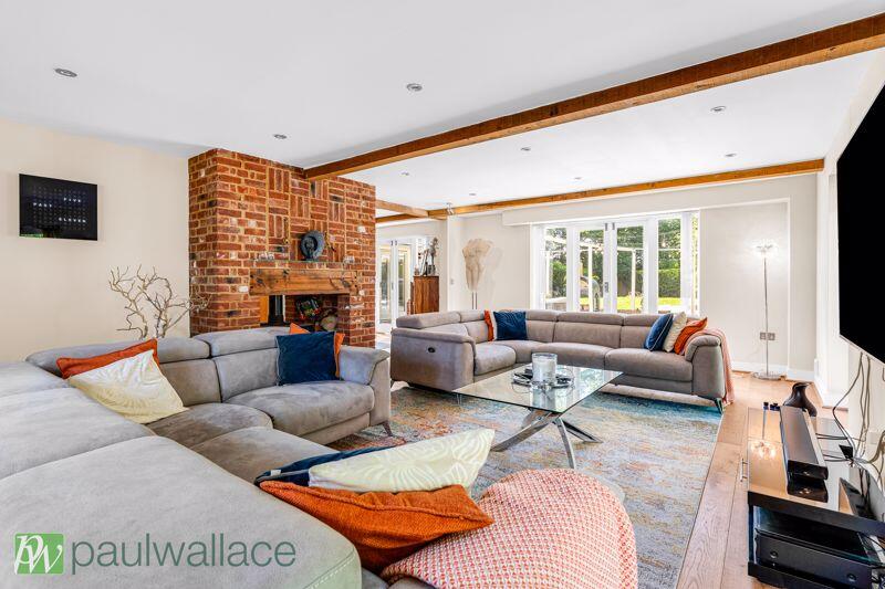 Goose Green | Substantial Gated Family Home on 0.7 Acres photo 3