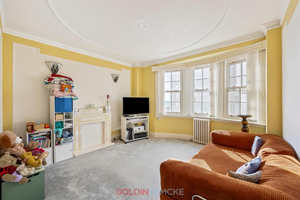 Apartment in Hove, Brighton and Hove - View 2