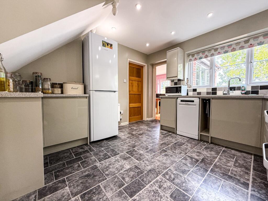 House in Taunton, Dowslands - View 2