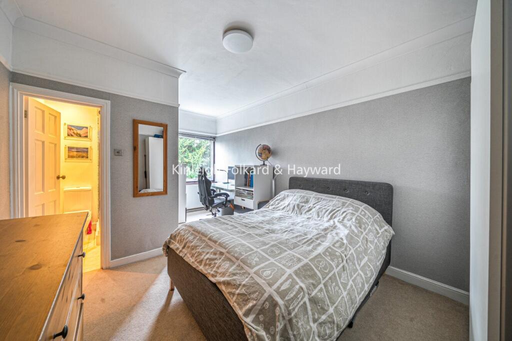 Apartment in London - View 5