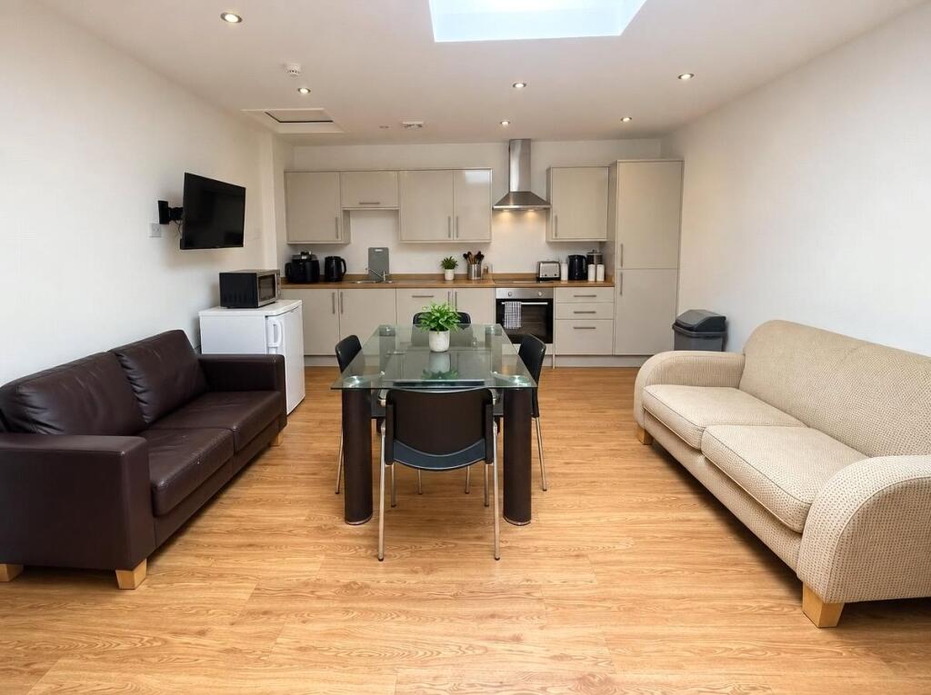 Main image of property: Park Row (TFF), Top Floor Flat, Clifton, Bristol, BS1
