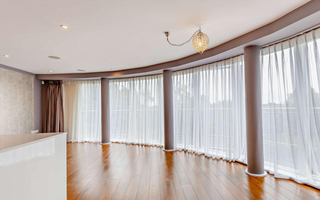 Apartment in Cambridge, Petersfield - View 4