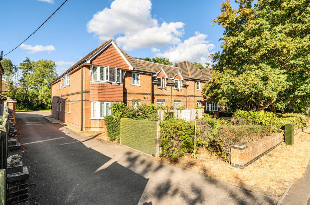 Main image of property: Pound Road, Bursledon, Southampton, Hampshire, SO31
