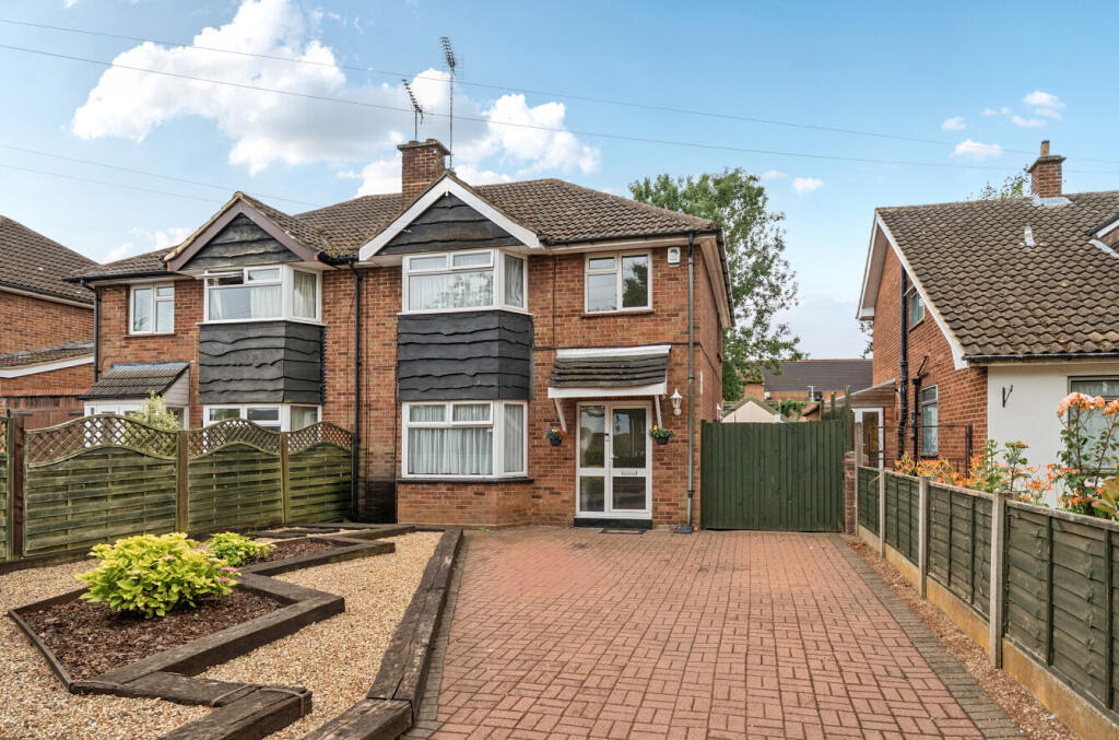 Main image of property: Meadway, Dunstable, Bedfordshire