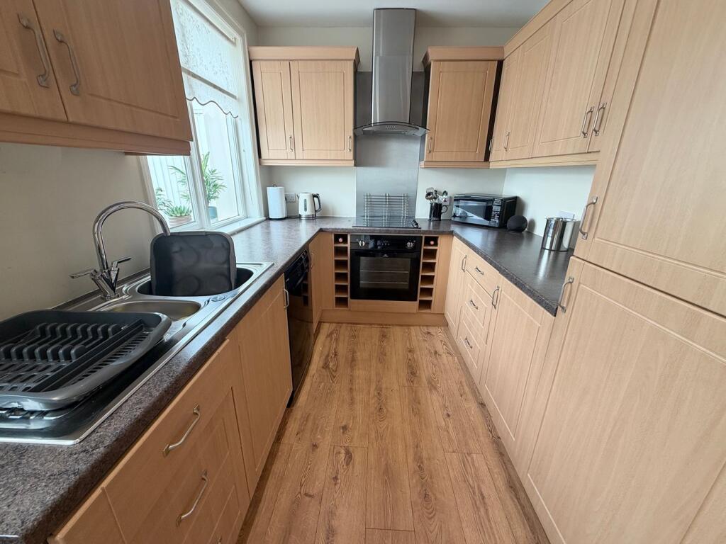 Warren Lane, Gilstead, Bingley, BD16 photo 5