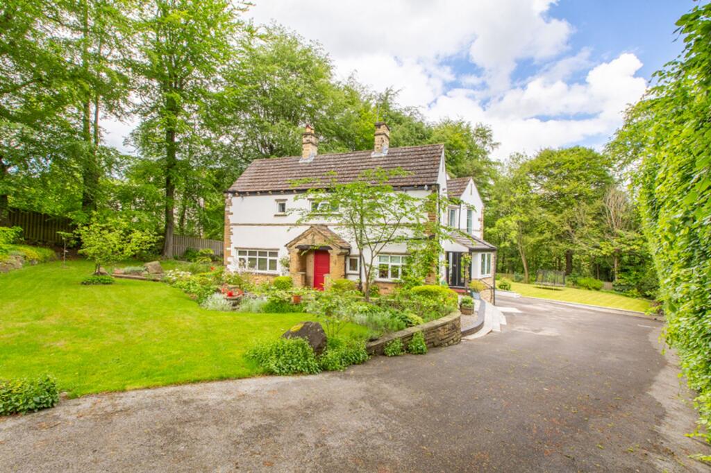 Main image of property: West Park Drive East, Leeds, LS8