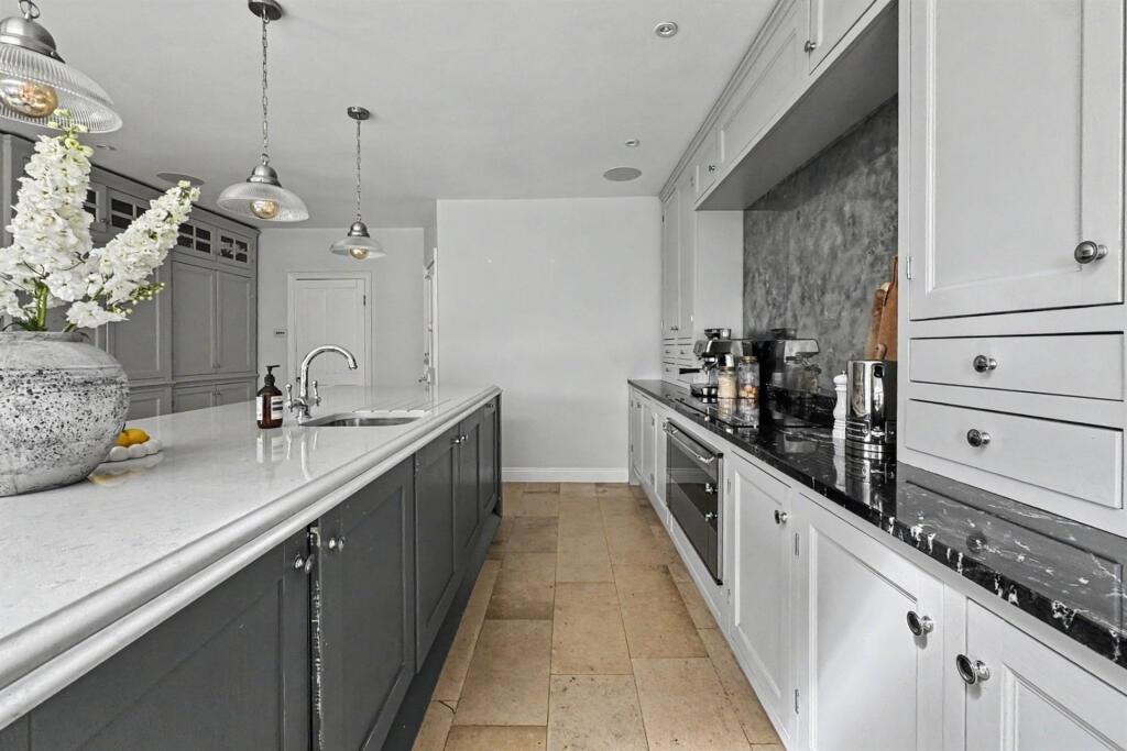 House in Southampton - View 5