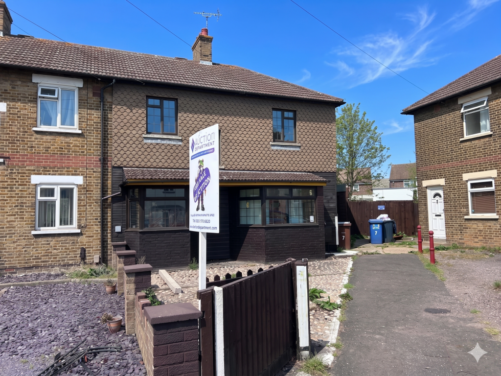 Main image of property: 6, Lisle Place, Grays, Essex RM17 5AP