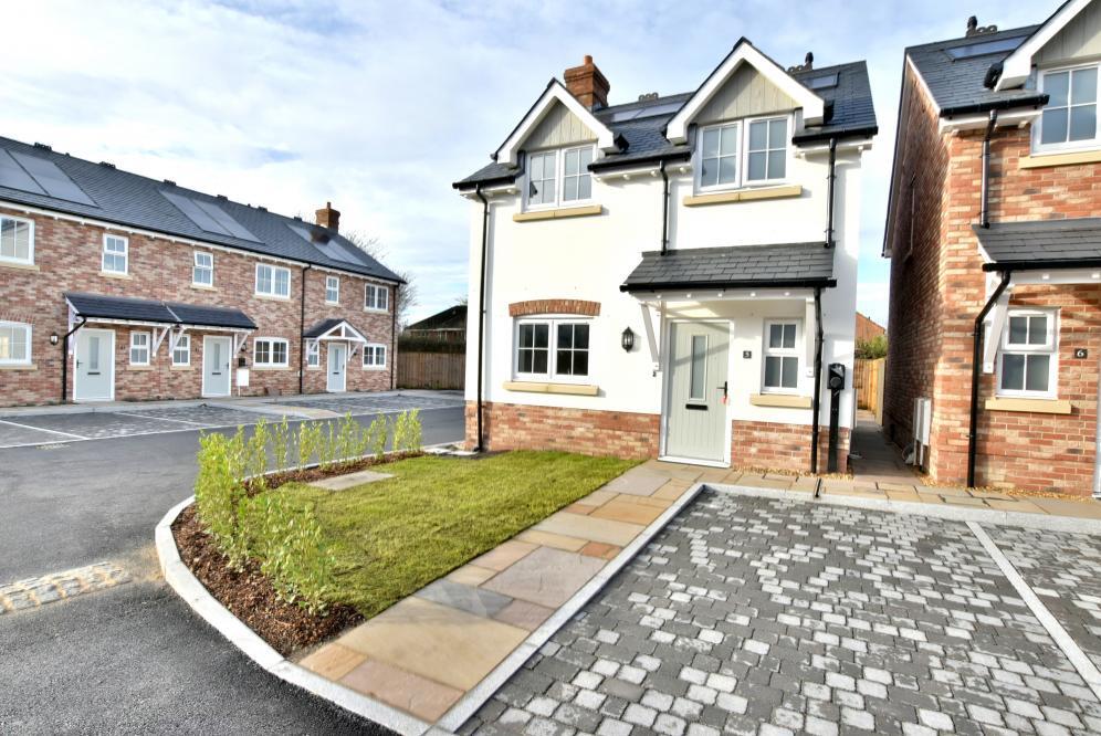Churchill Gardens, Sturminster Marshall, BH21 4GJ photo 2