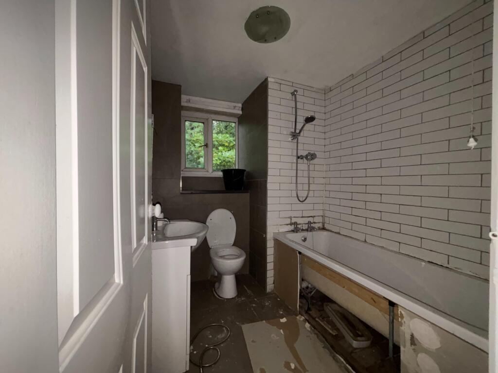 House in Sheffield, South Yorkshire - View 4