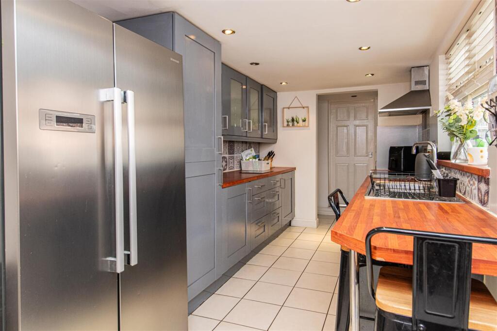 Wellingborough Road, Finedon - More