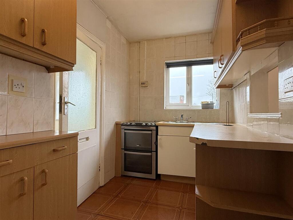 Pendeford Avenue, Claregate photo 4