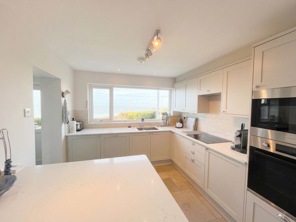 House in Bridgend, Ogmore-by-Sea - More