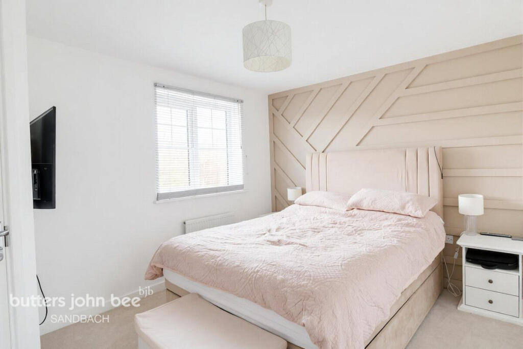 House in Sandbach, Wheelock - More