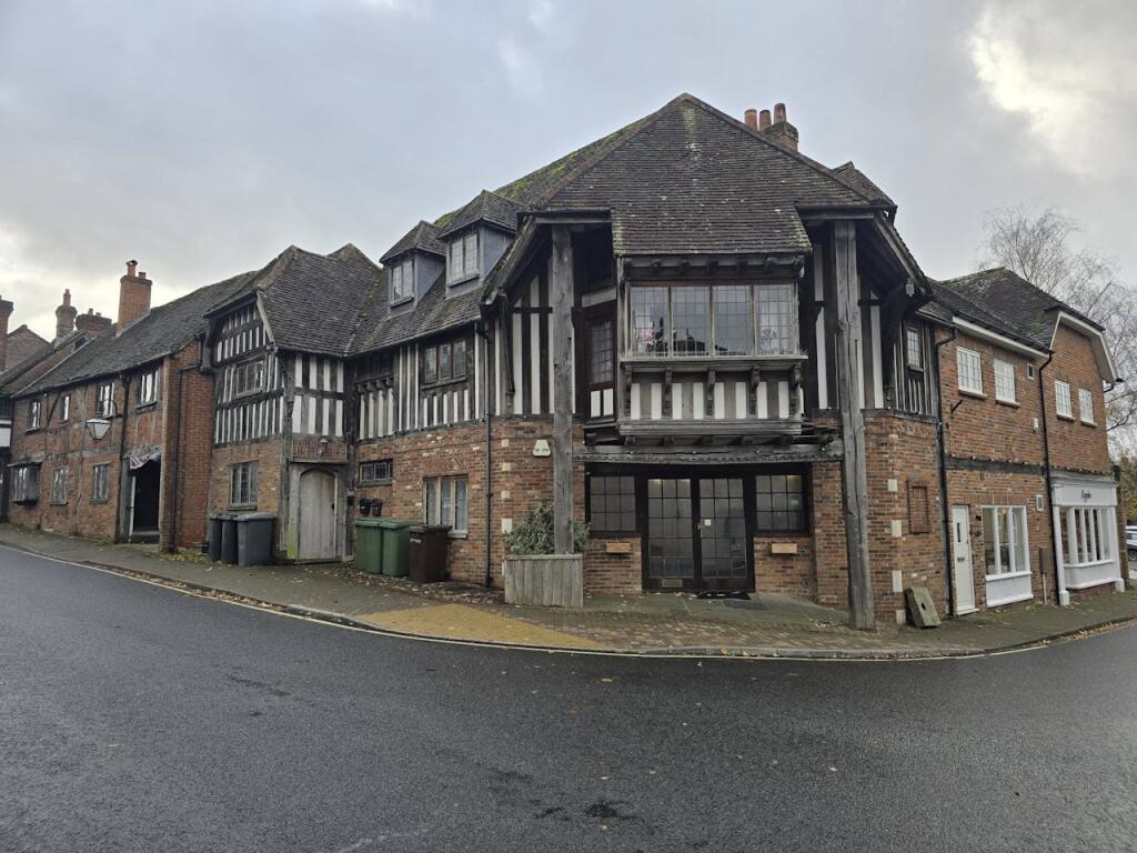 Main image of property: Symes Corner, Bank Street, Bishops Waltham, Southampton, SO32 1AN