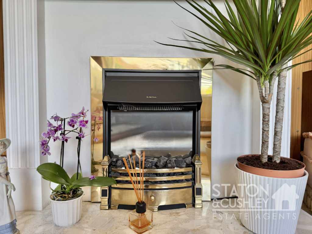 House in Newark and Sherwood, Clipstone - More