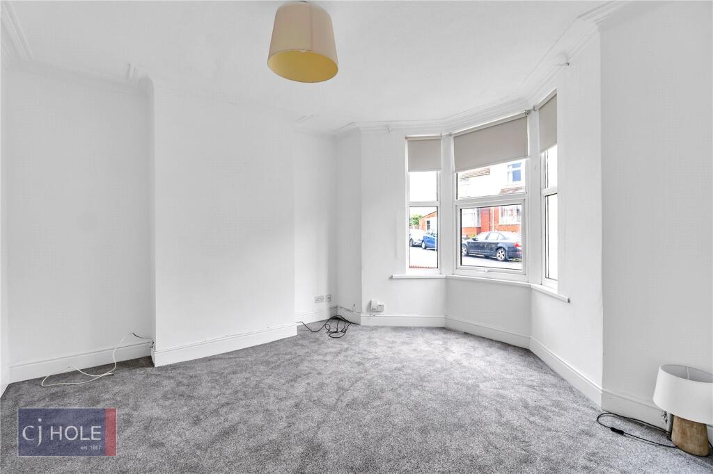 5 bedroom terraced house for rent
