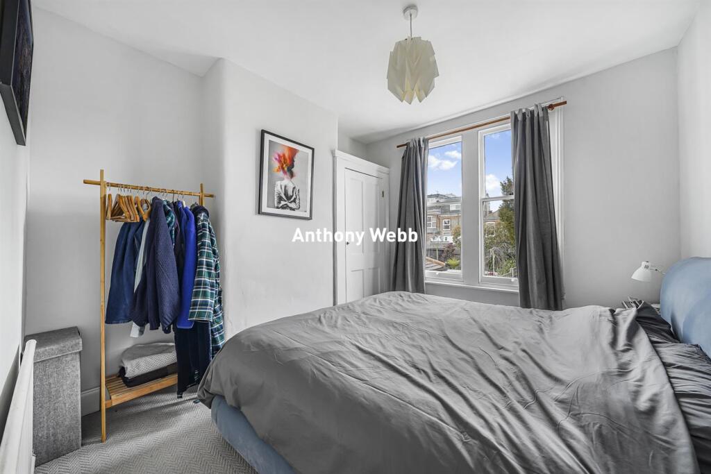Apartment in London - View 5