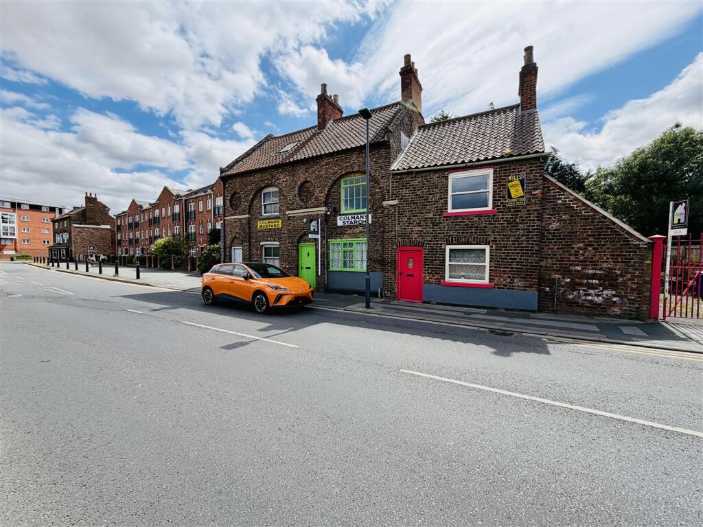 House in York - View 2