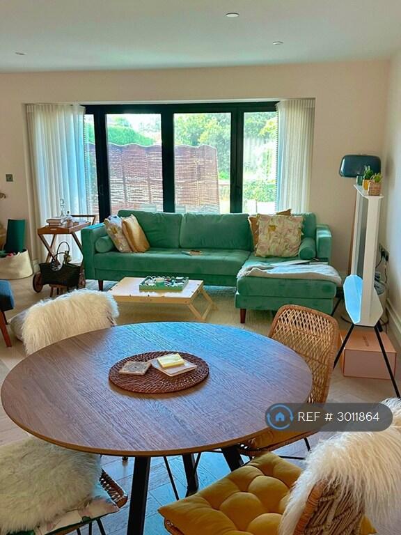 Apartment in Slough - View 4