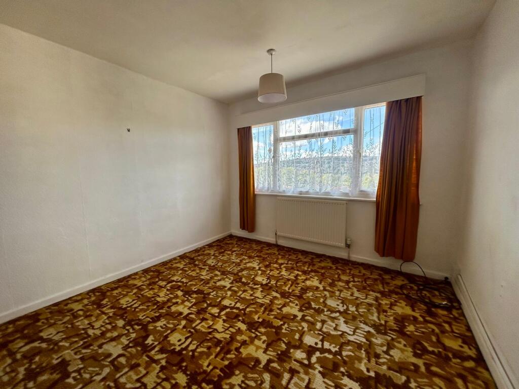 Hainworth Wood Road North, Keighley, BD21 photo 3