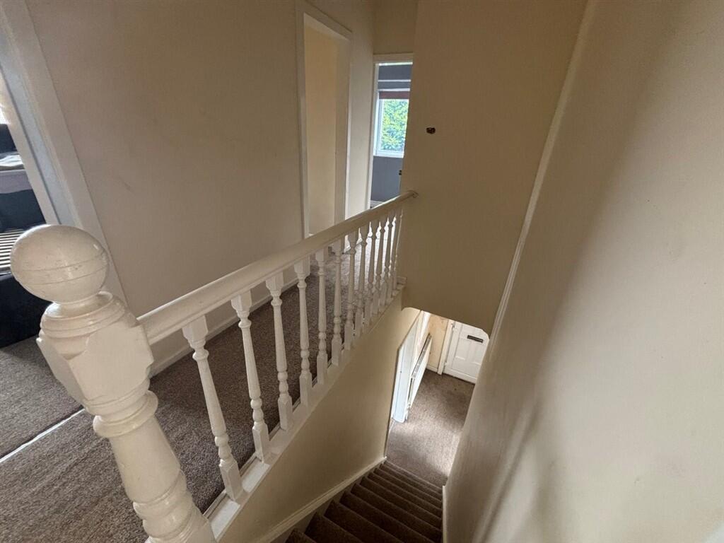 House in Wakefield, Little Hemsworth, Hemsworth - View 2