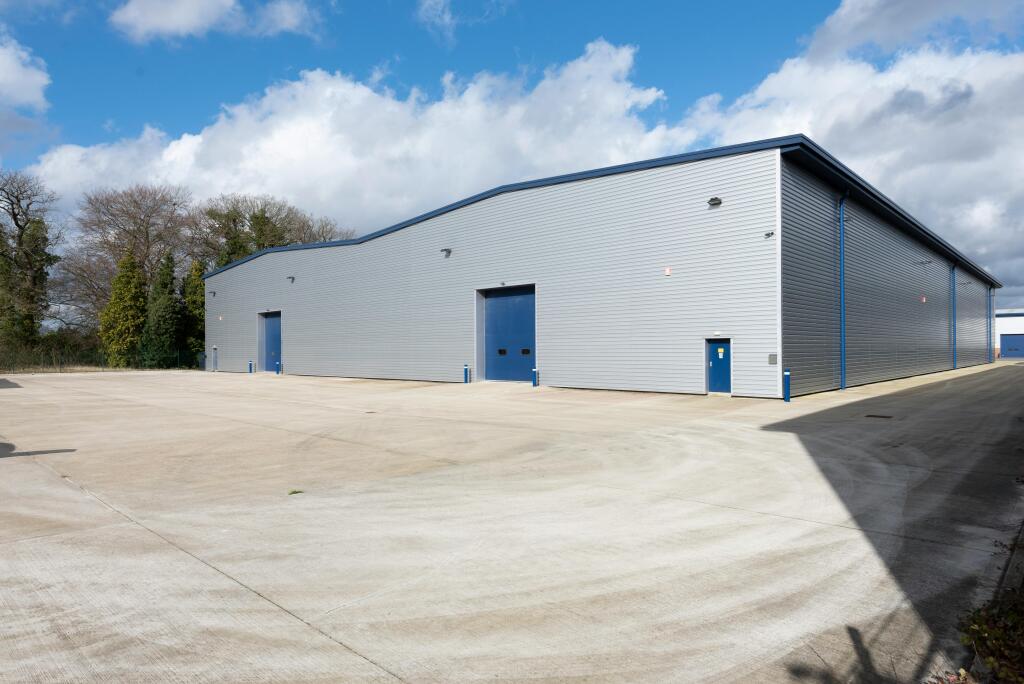 Rear elevation & yard 3.JPG